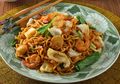 Tak Usah Repot, Menu Sahur Pertama Masak Mie Goreng Udang Bakso Saja!