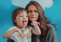 Gemas! Sabai Dieter Cuddling dengan Bjorka, Ternyata Cuddling dengan Si Kecil Banyak Manfaatnya Moms