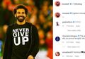 Mo Salah Nggak Main, Tapi Kaos yang Dipakai ke Anfield Jadi Viral