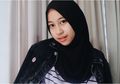 7 OOTD dengan Hijab Hitam Ala Anak Almarhum Uje, Adiba Khanza yang Manis Buat Buka Puasa Bersama!