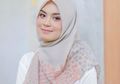 Inspirasi Gaya Hijab Motif Ala Vebby Palwinta, Simple dan Elegan untuk Acara Sehari-Hari