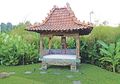 Bisa Pakai Bambu Hingga Batu, Begini Trik Hias Taman dengan Pilihan Hardscape yang Lebih Murah!