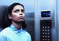 Demi Bertahan Hidup, Perempuan Ini Nekat Minum Air Kencing Sendiri Saat Terjebak di Lift Selama 2 Hari!