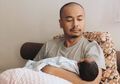 Belum Genap Berusia Satu Bulan, Raditya Dika Sebut Anaknya Provokator, Kok Bisa?