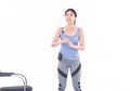 Olahraga Cuma #5MenitAja dengan Kursi, Bisa Turunkan Berat Badan!