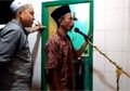 Kocak! Niat Bangunin Sahur, Bapak Ini Malah Kayak Ngajak Berantem