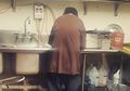 Pemilik Cafe Ini Terkejut Usai Pekerjakan Mantan Penjahat di Cafenya Selama 2 Minggu, Ini yang Terjadi Selanjutnya