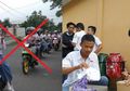 Corat-coret Seragam Saat Kelulusan SMA Masih Sering Terjadi, Kenapa Nggak Disumbangkan Aja Sih?