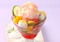 Minuman Buka Puasa Sehat, Segelas Sup Buah Kelapa yang Kesegarannya Begitu Menggoda