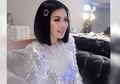Intip Harga Fantastis Bandana Simpel Syahrini yang Curi Perhatian