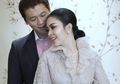 Tampilan Rumahan Syahrini Saat Foto Mesra Bareng Reino Barack, Pakai Celana Legging Ketat Seharga Jutaan Rupiah
