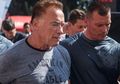 Sapa Penggemar di Afrika, Arnold Schwarzenegger Ditendang Orang Hingga Tumbang