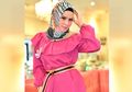 Tampil dengan Hijab Motif, Tampilan Angel Lelga Bisa Kamu Contek Buat Outfit Bukber nih!