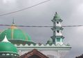 Seharian Tongkrongi Menara Masjid Setinggi 60 Meter, Pria Ini Akhirnya Terjun Bebas Untuk Bunuh Diri
