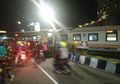Video Detik-detik Kecelakan Kereta Api Tabrak Mobil di Stasiun Purwosari Solo