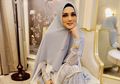 Penampilan Modis Mulan Jameela Tenteng Tas Branded Harga Fantastis saat Bukber Bareng Sahabat