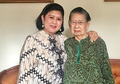 Putrinya Tak Bisa Datang Karena Kanker, Ekspresi Ibunda Ani Yudhoyono Saat Potong Tumpeng Ultah ke 89 Jadi Sorotan