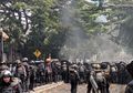 Tak Kuasa Menahan Sakit Akibat Semprotan Gas Air Mata, Demonstran Aksi 22 Mei Nangis sambil Cari Mamanya