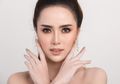 Inilah Cara Mengaplikasikan Foundation yang Tepat Sesuai Jenis Kulit, yuk Simak Biar Nggak Salah!