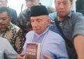 Amien Rais Diperiksa Polisi Tapi Justru Bawa Buku 'Jokowi People Power'
