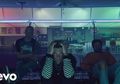 Gebet Julia Michaels, LANY Rilis Video Klip Single 'OKAY'. Tonton nih!