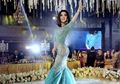 Seksinya Syahrini Pakai Gaun Belahan Dada Rendah saat Tampil di Acara yang Sama dengan Luna Maya