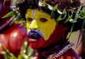 Di Pulau Papua, Suku Huli yang Gemar Berperang Merias Tubuh untuk Berikan Pesan Mengerikan Ini