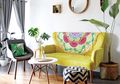 Dominasi Warna Putih Dipadukan dengan Sofa Kuning, Enggak Sangka Hasilkan Tampilan yang Wow!