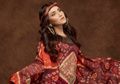 Cantiknya Penampilan Ayu Ting Ting Kenakan Kaftan Hitam Rancangan Bella Shofie