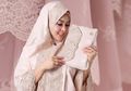 Berhiaskan Kristal, Lihat Deretan Keistimewaan Mukena Mahal Syharini yang Dijual dengan Harga 3,5 Juta Rupiah