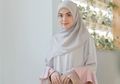 Inspirasi Paduan Tunik dan Celana Jeans ala Vebby Palwinta yang Cocok untuk Hijabers Milenial