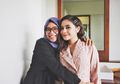 Berawal dari Fans yang Suka Mampir ke Lokasi Syuting, Begini Cerita Asisten Prilly Latuconsina