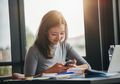 Bingung Mulai Obrolan? Ini 6 Chat Random Biar Bisa Makin Deket sama Gebetan