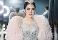 Hijab Style Modis ala Syahrini Padukan Ikat Pinggang Mewah Harga Fantastis