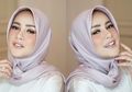 Mantap Berhijab, Lihat Penampilan Mewah Olla Ramlan dengan Sepaket Fashion Item Branded