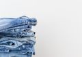 Bingung Aturan Mencuci Celana Jeans? Ini Trik Mudah yang Dapat Moms Coba