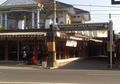 Mudik atau Berlibur ke Lombok? Mampirlah ke Kampung Sekarbela untuk Memilah-milah Ragam Mutiara Buat Cinderamata