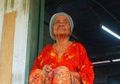 Puluhan Tahun Ditinggal Sang Putra, Nenek 90 Tahun Ini Rundukan Kepulangan Anaknya Untuk Rayakan Idul Fitri Bersama