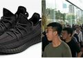 Fakta Unik di Balik Perilisan Sepatu Adidas Yeezy Boost 350 V2 Black, Rela Antre dari Pukul 6 Pagi hingga Ludes dalam 20 Menit