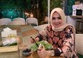 Ibunda Nagita Slavina Kepergok Pakai Sepatu Rp 12 Juta Saat Asyik Momong Cucu