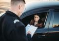 Duh, Cewek Ditilang Polisi dengan Alasan 'Terlalu Cantik'