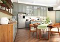 Tidak Berkesan Monoton, Simak Inspirasi Dapur dengan Gaya Klasik di Lahan Asimetris!