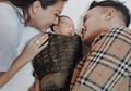 Anak Kedua Ruben Onsu Kenakan Bedongan Mewah, Hati-hati Penggunaannya