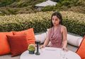 Bak Bunga Desa, Penampilan Nikita Willy Pakai Sandal Jepit Saat Duduk di Tepi Sawah Curi Perhatian
