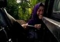 Viral Video Wanita Diduga Kesurupan Usai Alami Kecelakaan Hingga Tak Sadarkan Diri, Teriak-teriak "Ini Tumbalku" Saat Akan Dievakuasi