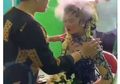 Agar Lebih Cantik, Pengantin Wanita Ini Disembur Asap Rokok Oleh Periasnya
