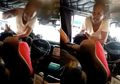 Rekaman Memilukan saat Seorang Istri Hajar Suaminya yang Sedang Sopiri Bus Bersama Wanita Simpanannya