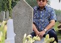 Sungguh Menyayat Hati, SBY Hanya Duduk Termenung Melihat Makam Ani Yudhoyono