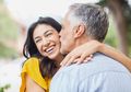 10 Alasan Perempuan Pilih Jalin Hubungan dengan Pria yang Lebih Tua