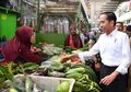 Seorang Bapak Cegat Jokowi dengan Selembar Kertas, Punggung Ajudan Jadi Bantal
